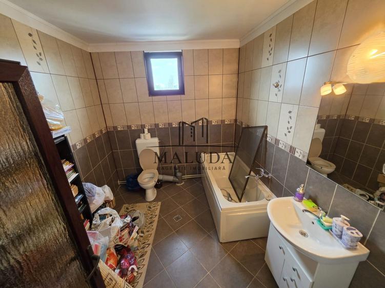 Spațiu comercial, de 301.26998901367 mp, în Bradu