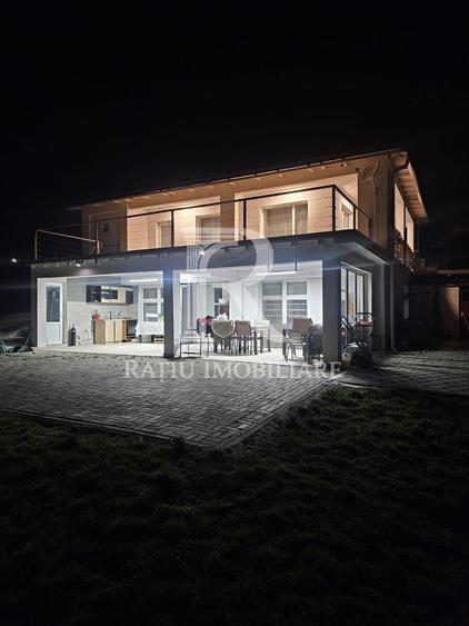 Casă cu 5 camere cu Piscina în Călugareni