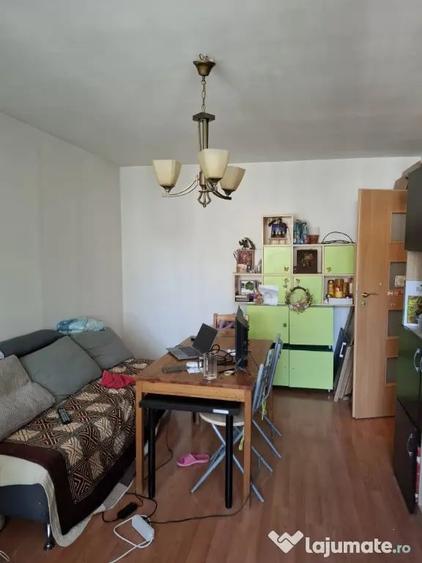 Apartament cu 3 camere decomandat în Dristor
