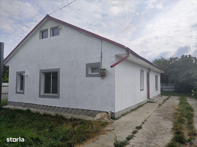 Casă cu 3 camere în Săucești