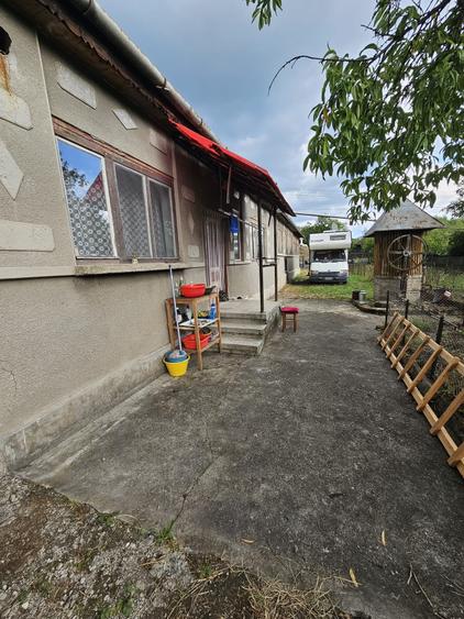 Casă cu 5 camere cu Garaj în Birtin