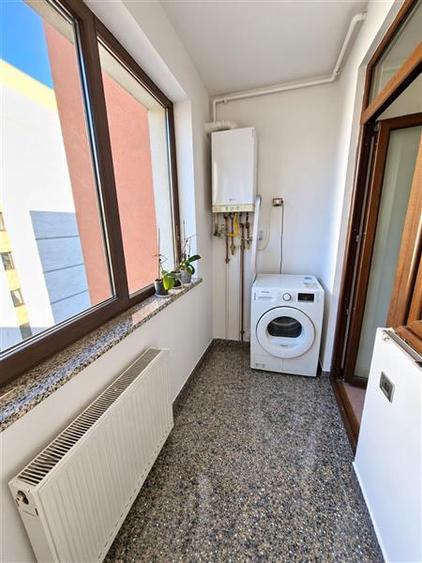 Apartament cu 3 camere nedecomandat, mobilat în Tractorul