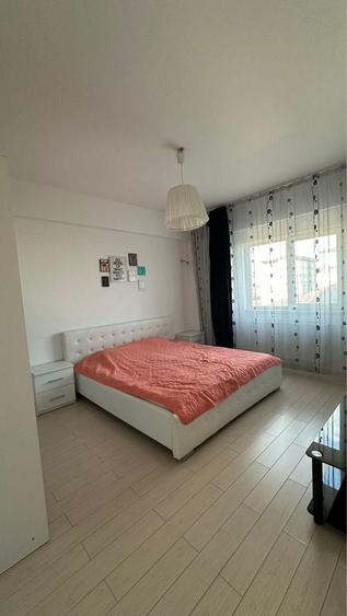 Apartament cu 2 camere semidecomandat în Roșu