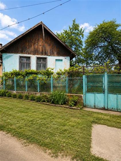 Casă individuală cu 2 camere cu Teren 2112 Mp în Sângătin
