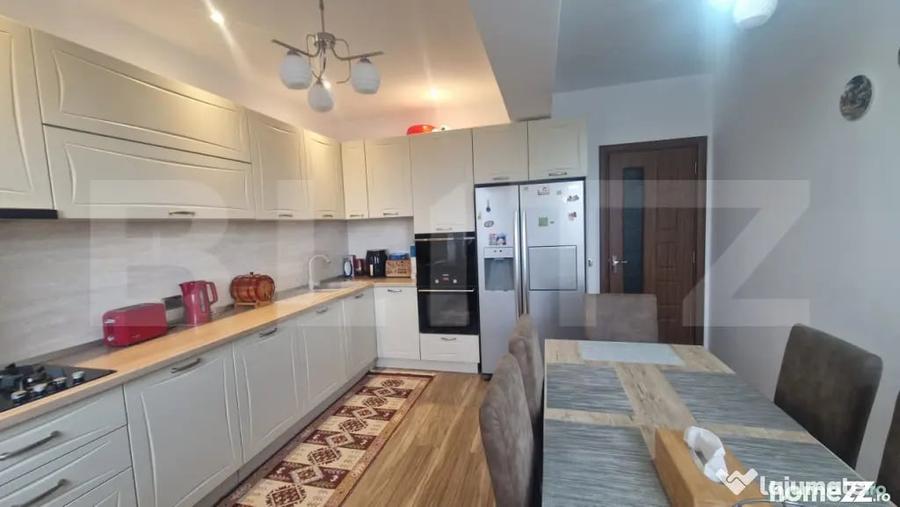 Apartament cu 3 camere decomandat în 13 Decembrie