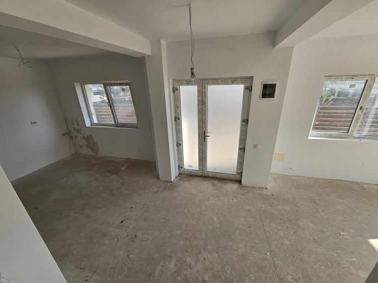 Duplex cu 5 camere cu Canalizare în Chiajna