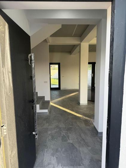 Casă cu 4 camere cu Teren 400 Mp în Domnești