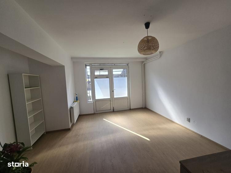 Spațiu comercial, de 67 mp, în Central