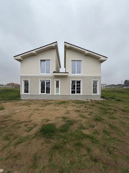 Duplex cu 4 camere cu Canalizare în Moșnița Nouă