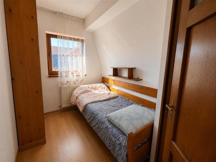 Casă individuală cu 5 camere cu Teren 545 Mp în Lupeni