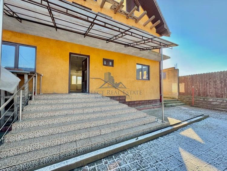 Casă individuală cu 12 camere cu Canalizare în Cristian