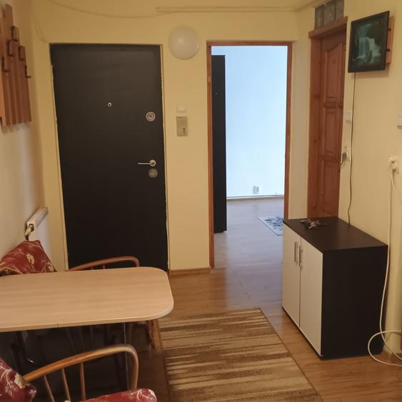 Apartament cu 2 camere decomandat în Florilor