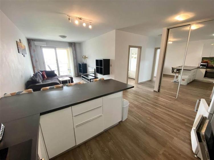Apartament cu 3 camere circular, mobilat în Central