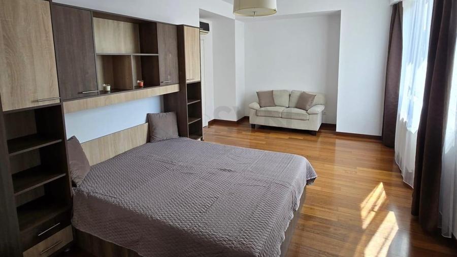 Apartament cu 5 camere decomandat, mobilat în Herăstrău