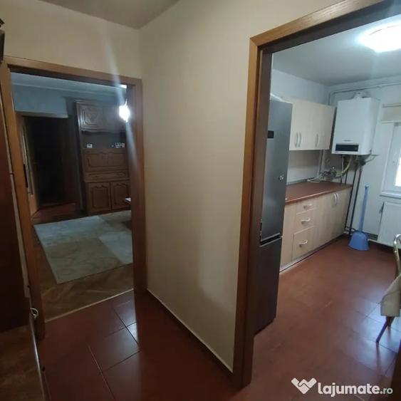 Apartament cu 2 camere semidecomandat în Soarelui