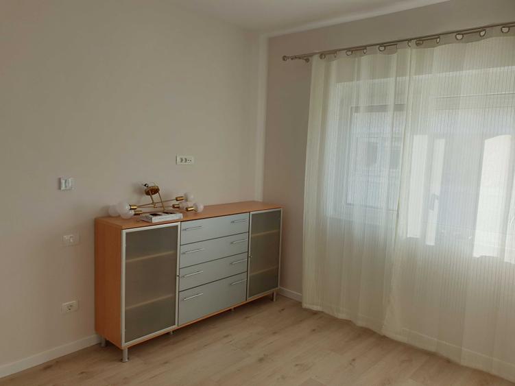 Casă cu 4 camere cu Teren 300 Mp în Central