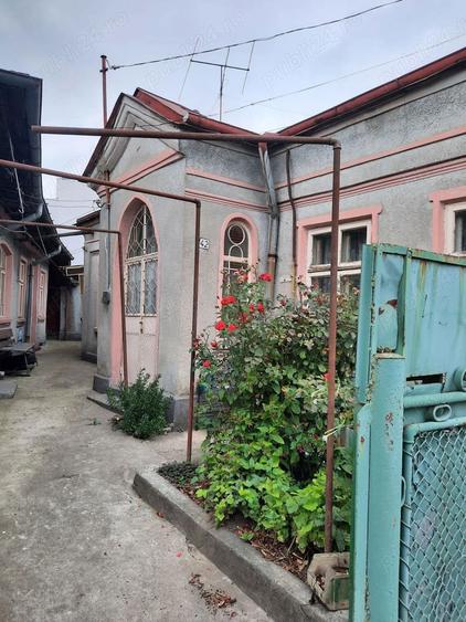 Casă cu 4 camere în Poștei - Bucov