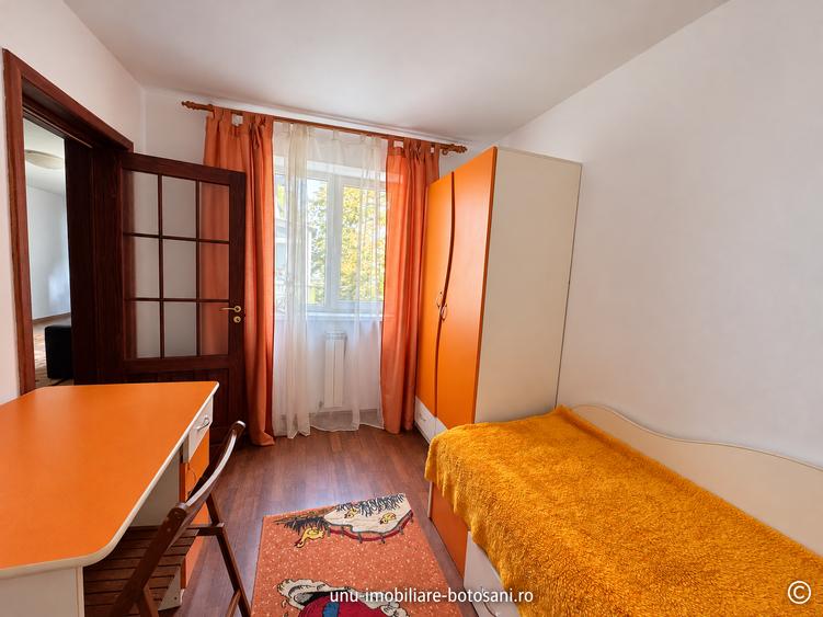 Apartament cu 4 camere decomandat în Central