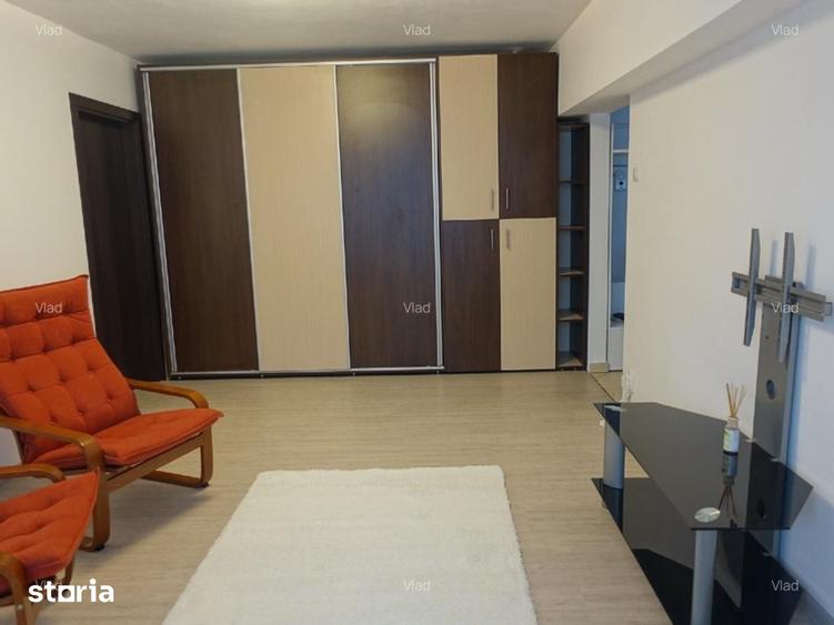 Apartament cu 3 camere semidecomandat în Militari