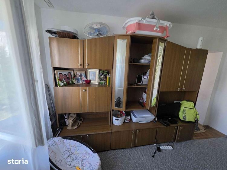 Apartament cu 3 camere în Petrișor