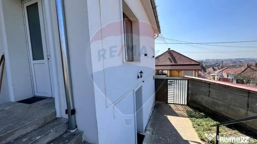 Casă cu 3 camere cu Teren 300 Mp în Central