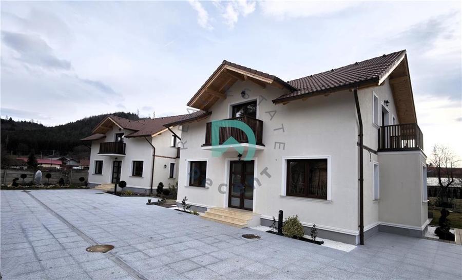 Casă individuală cu 4 camere cu Canalizare în Cristian