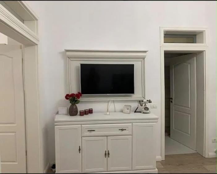 Apartament cu 2 camere semidecomandat, mobilat în Bălcescu