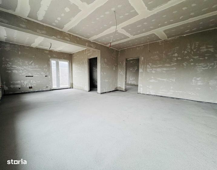 Casă cu 4 camere decomandat în Paleu