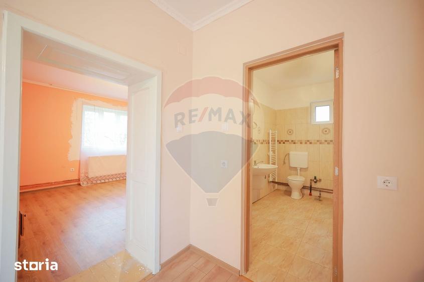 Casă cu 4 camere cu Teren 2440 Mp în Oșorhei