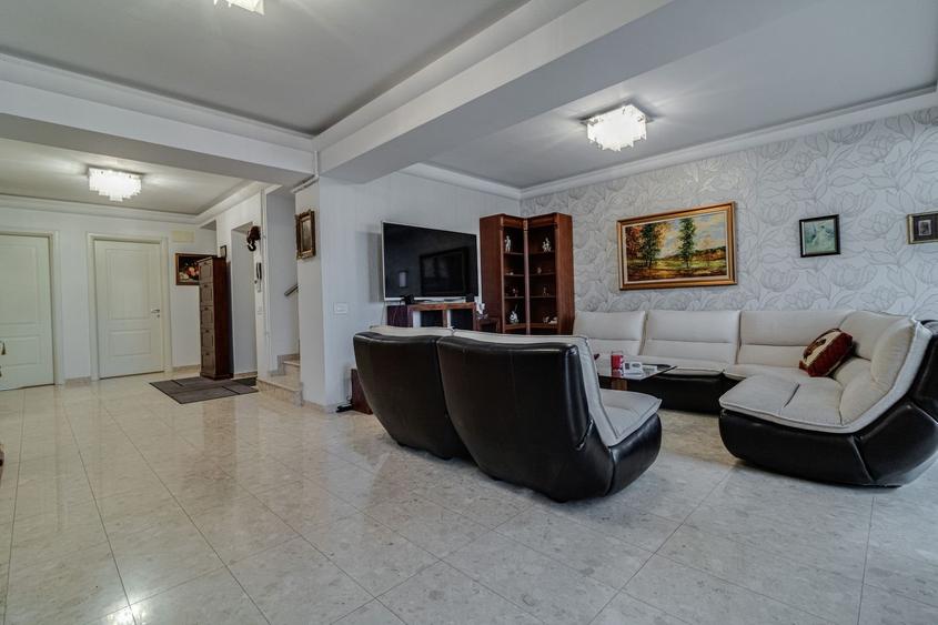 Apartament cu 7 camere decomandat, mobilat în Bucureștii Noi