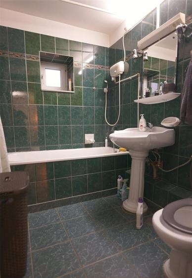 Apartament semidecomandat în 13 Septembrie