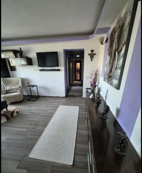 Apartament cu 4 camere semidecomandat în Tătărași