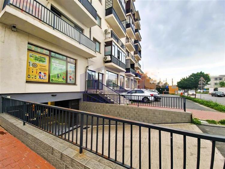 Apartament cu 4 camere decomandat în Central