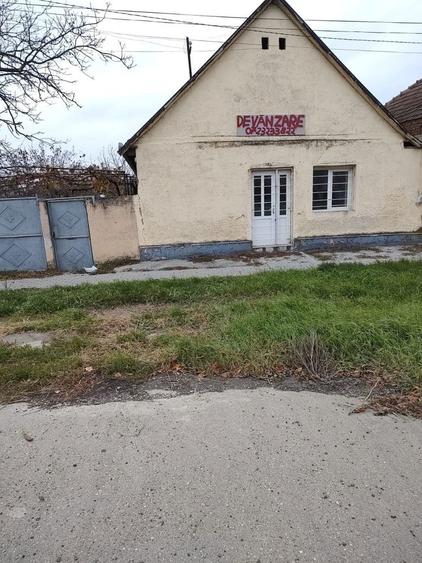 Casă cu 4 camere în Păuliș