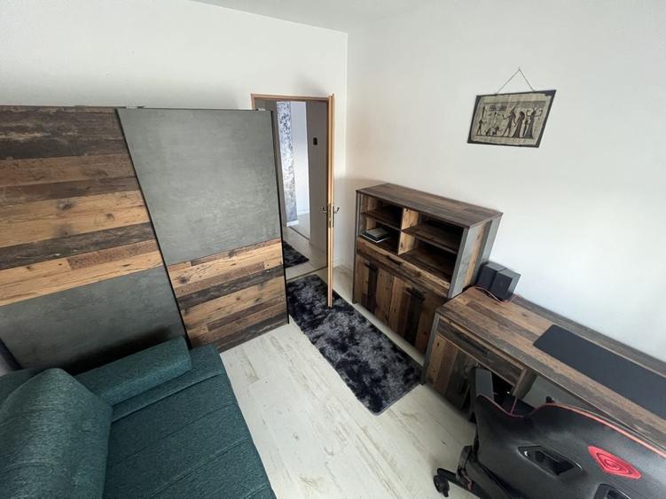 Apartament cu 3 camere semidecomandat în Circumvalațiunii