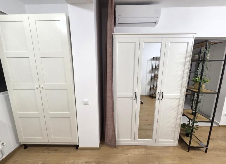 Garsonieră decomandată în Titan