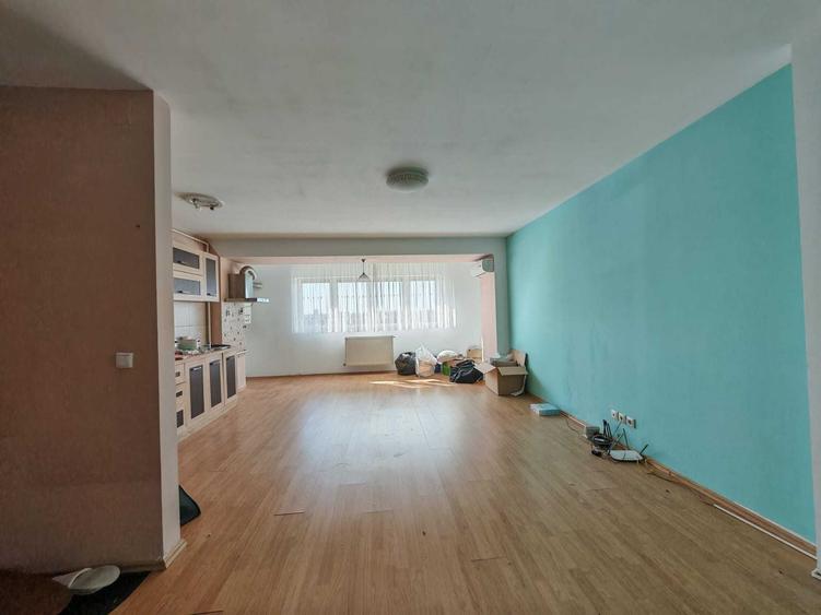 Apartament cu 3 camere semidecomandat în Central