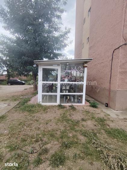 Apartament 2 camere zona frumoasa cu baie noua, fara balcon cu pivnita
