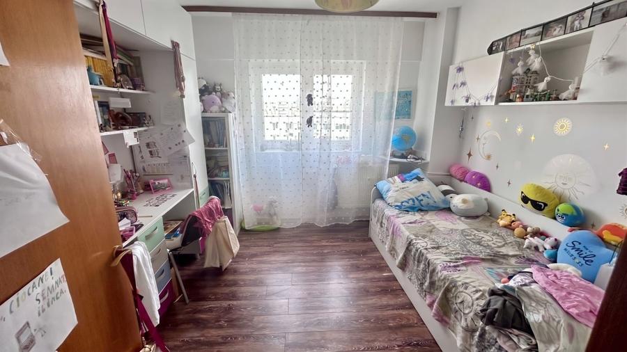 Apartament cu 3 camere semidecomandat, mobilat în Pantelimon