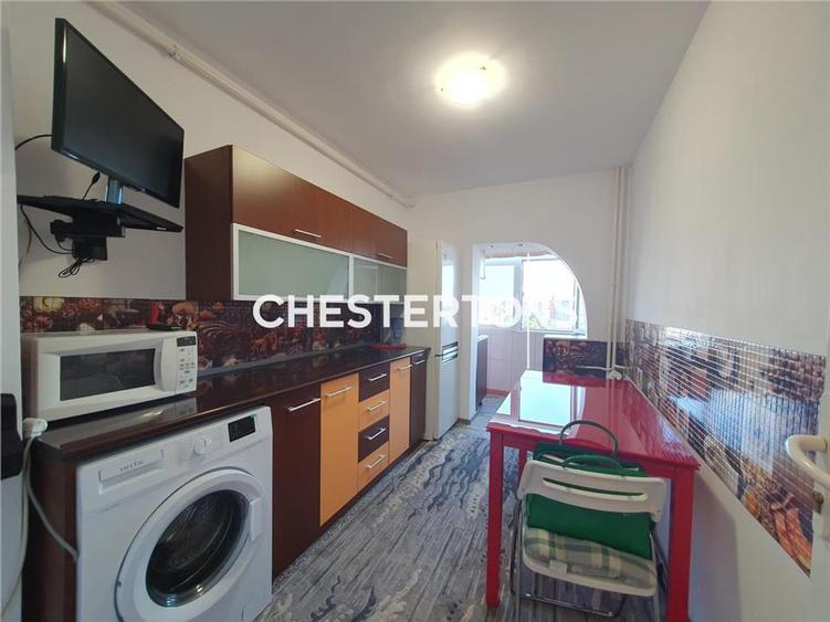 Apartament cu 2 camere decomandat, mobilat în Casa de Cultură