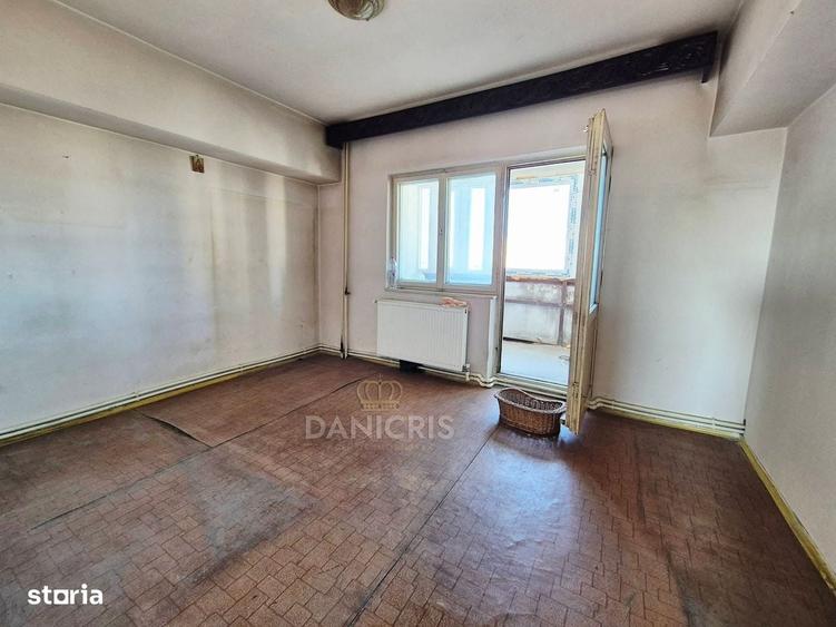 Apartament cu 3 camere decomandat în Trocadero