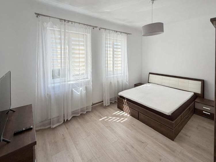 Apartament cu 2 camere decomandat, mobilat în Central
