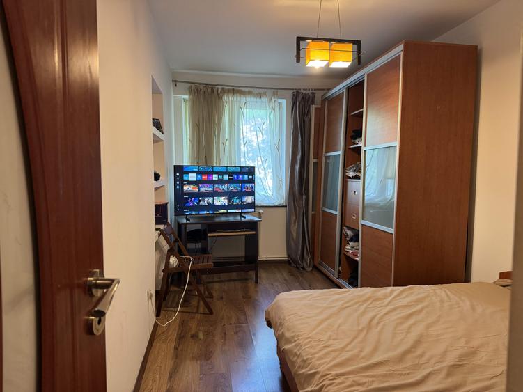 Apartament cu 3 camere semidecomandat în Central