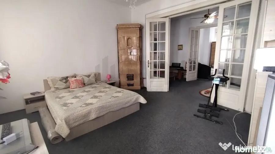 Apartament cu 4 camere decomandat în Universitate