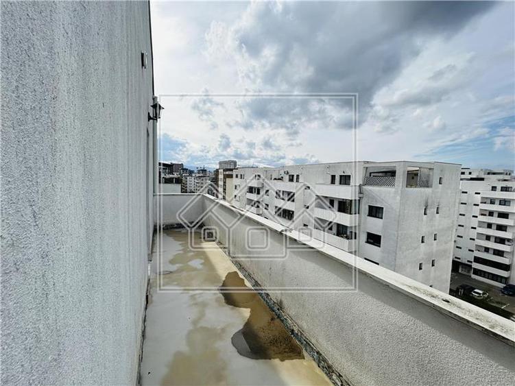 Apartament cu 4 camere nedecomandat în Exterior Sud