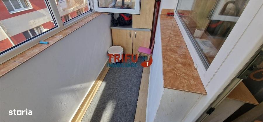 Apartament cu 3 camere semidecomandat în Cetate