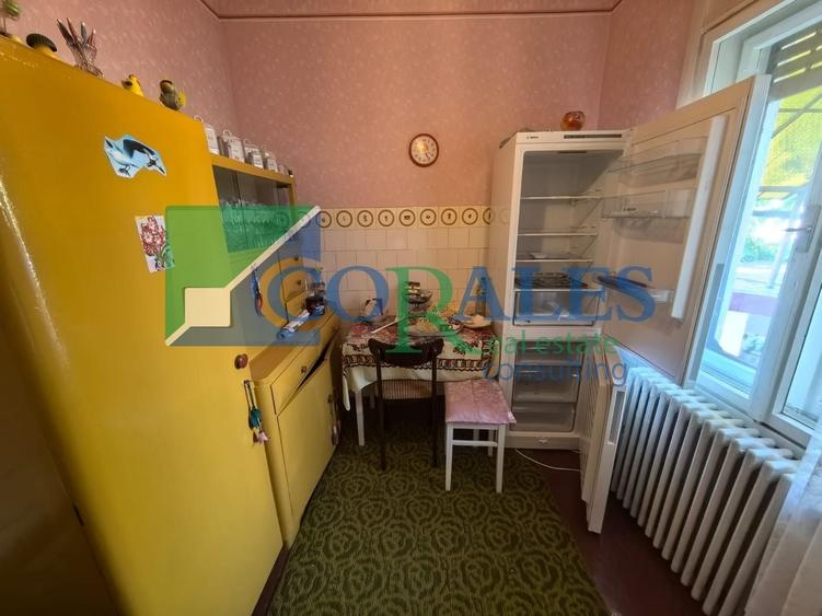 Casă individuală cu 6 camere cu Canalizare în Girocului