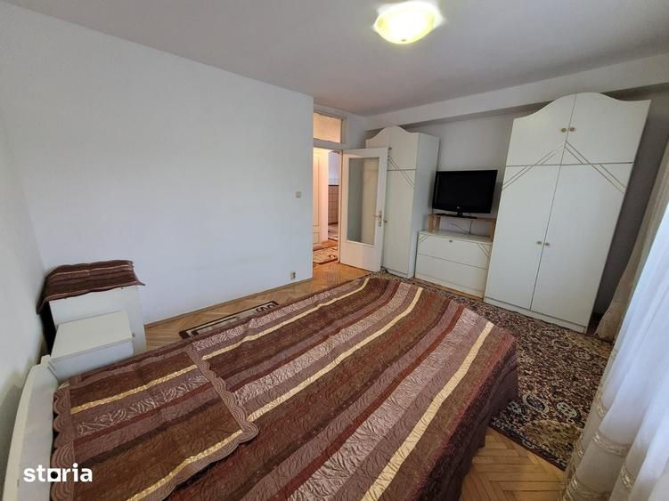 Apartament cu 3 camere decomandat în Exterior Vest