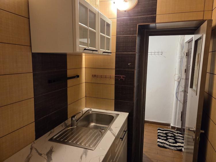 Apartament cu 2 camere semidecomandat, mobilat în Exterior Vest