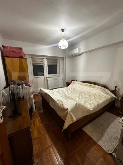 Apartament cu 4 camere decomandat, mobilat în Calea București